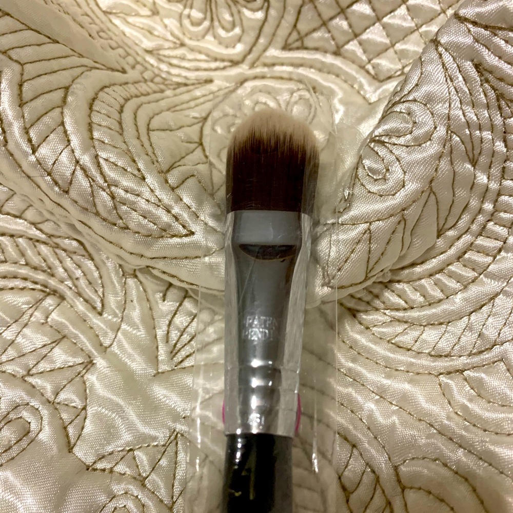 Sigma F60 Foundation Bunny Black-Brush w/ dark fiber bristles